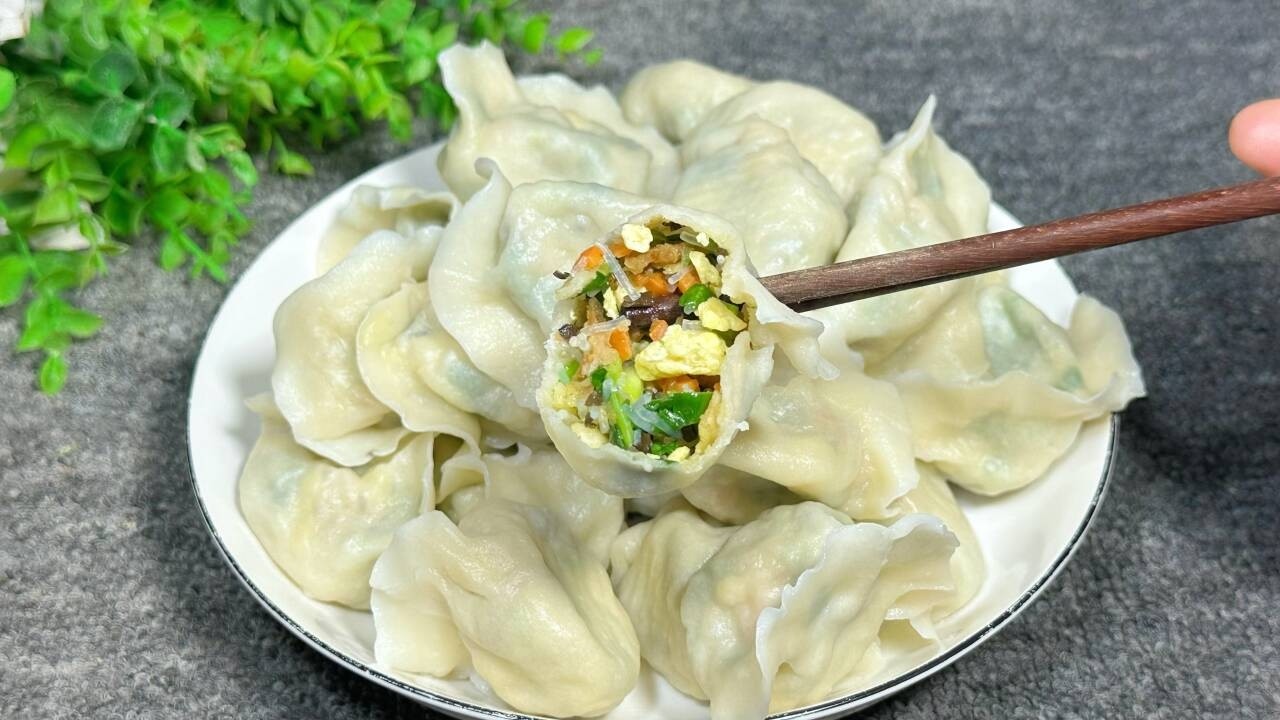 大年初五必吃！韭菜雞蛋餃子餡正宗做法，別亂加調料，韭菜翠綠不出水#like #food #cooking#美食教程