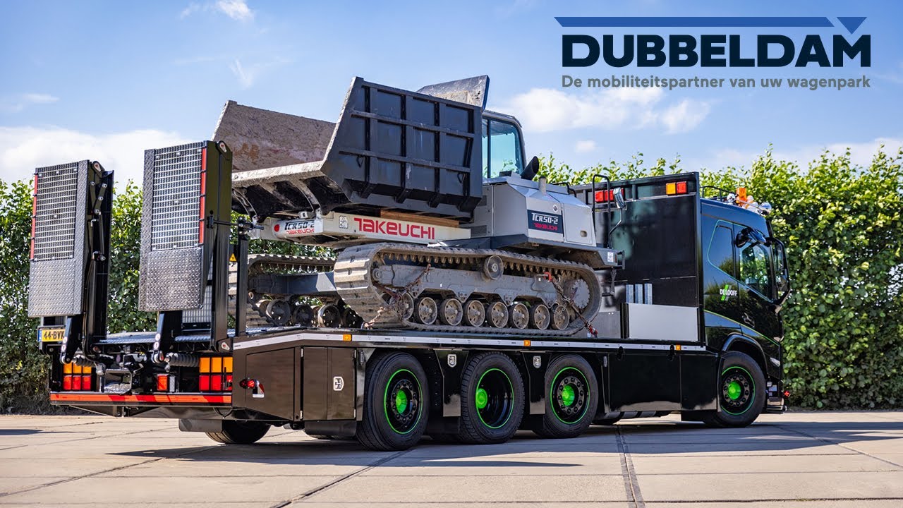 Dubbeldam oprijwagen op een VOLVO voor de Looff Grond- en Cultuurtechniek.