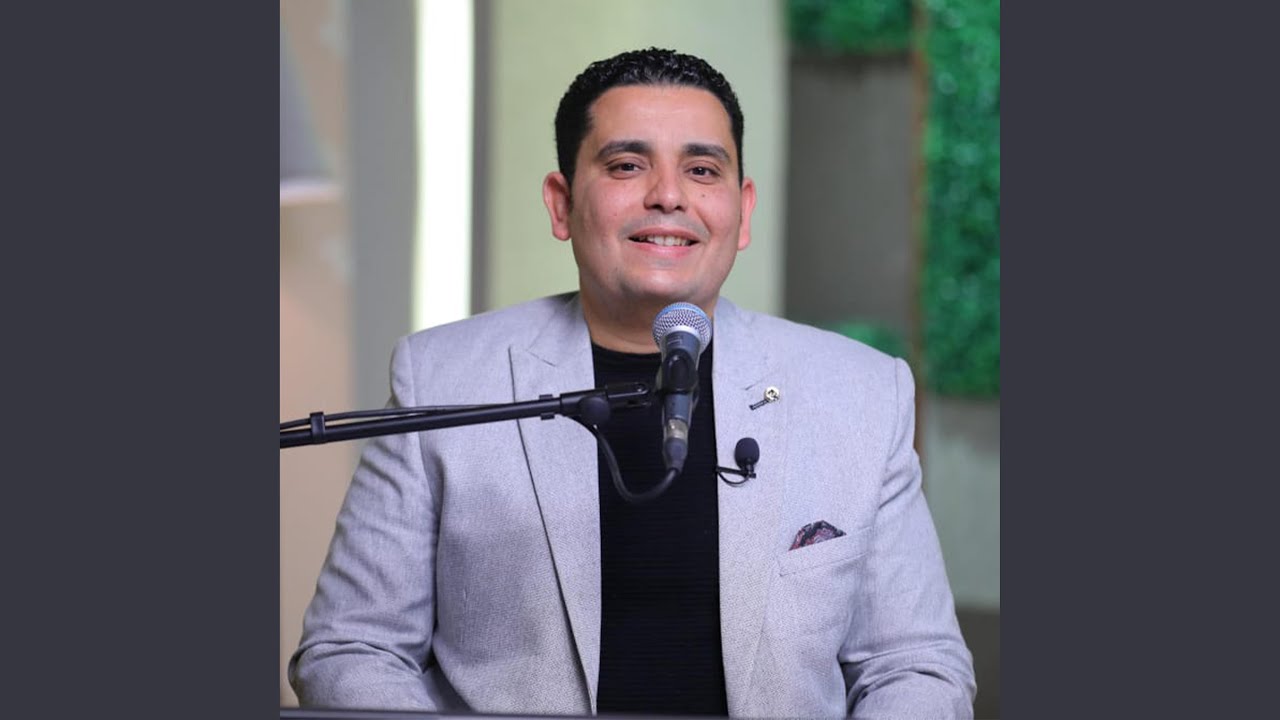 مرفوع انا بقوة