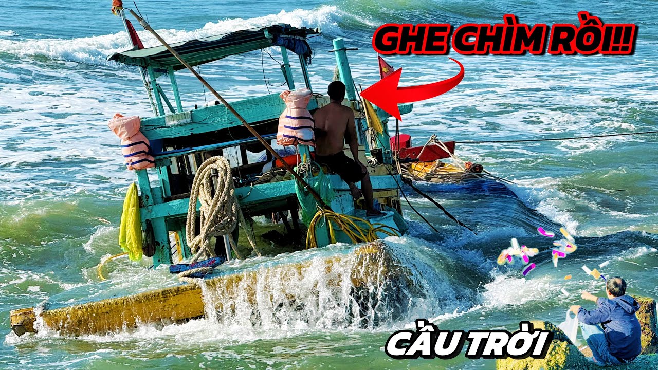 3 Ngày Chìm 2 Chiếc! Ghe Ra Vào Cửa Biển La Gi Chỉ Biết Cầu Trời. Chìm Ghe Ngày 3/2/2026.