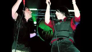 Download lagu My Chemical Romance & The Used - Under Pressure