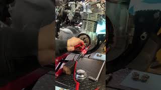 Setting the static ignition timing ‘74 Honda#hondamotorcycles #mechanic #vintagemotorcycle
