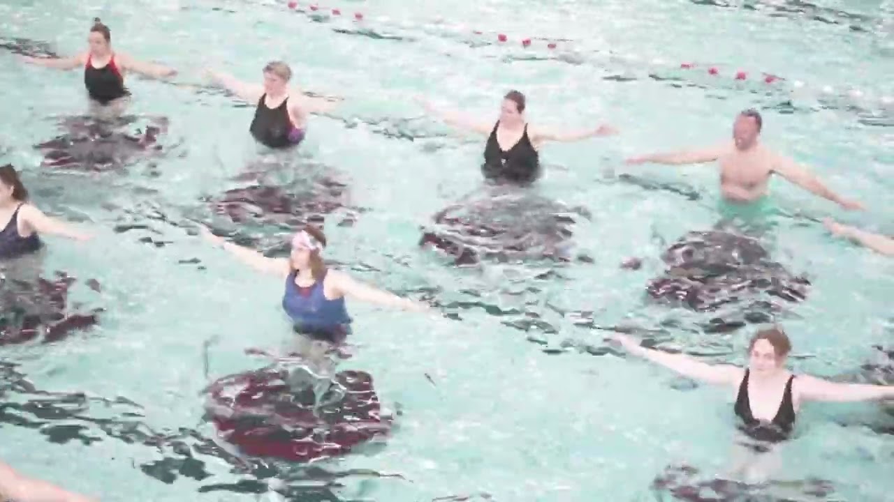 Aquajump in zwembad Hoornse Vaart is een van de nieuwste trends op het  gebied van aquafitness! - Sport- en recreatiecomplex Hoornse Vaart