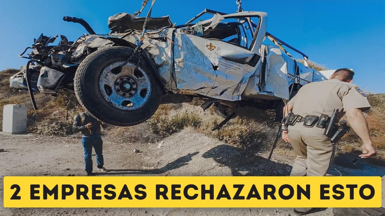 ¡Camioneta Ford F-350 cae 450' por un barranco en la autopista!