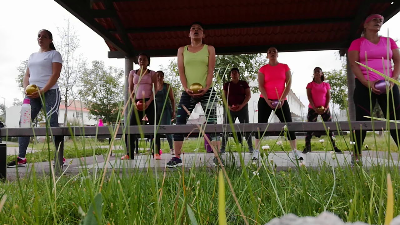 Clase con Pelota de gel, para tonificar todo el cuerpo (2)...