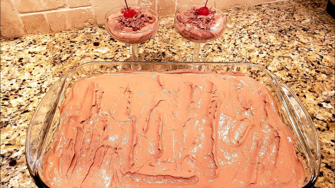 Pudim de leite condensado com bolacha maria uma delicia .