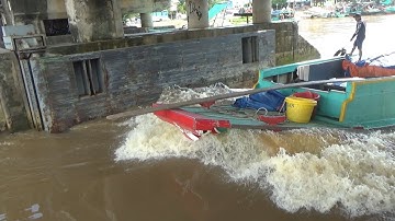 Sà Lan Và Tàu Cá Vượt Cống Thất Bại, Khó Khăn Không Thua Gì Cống 10 Cửa