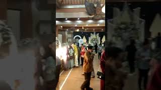 Cara Menghadiri Acara Kondangan di Gedung