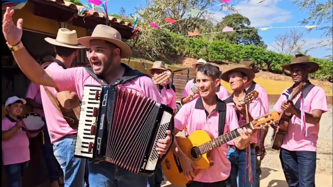Folia de Reis Estrela de Ouro cumprindo promessa.