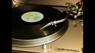 Video thumbnail of "Grandmaster Flash and The Furious 5 - Freedom (instrumental)"