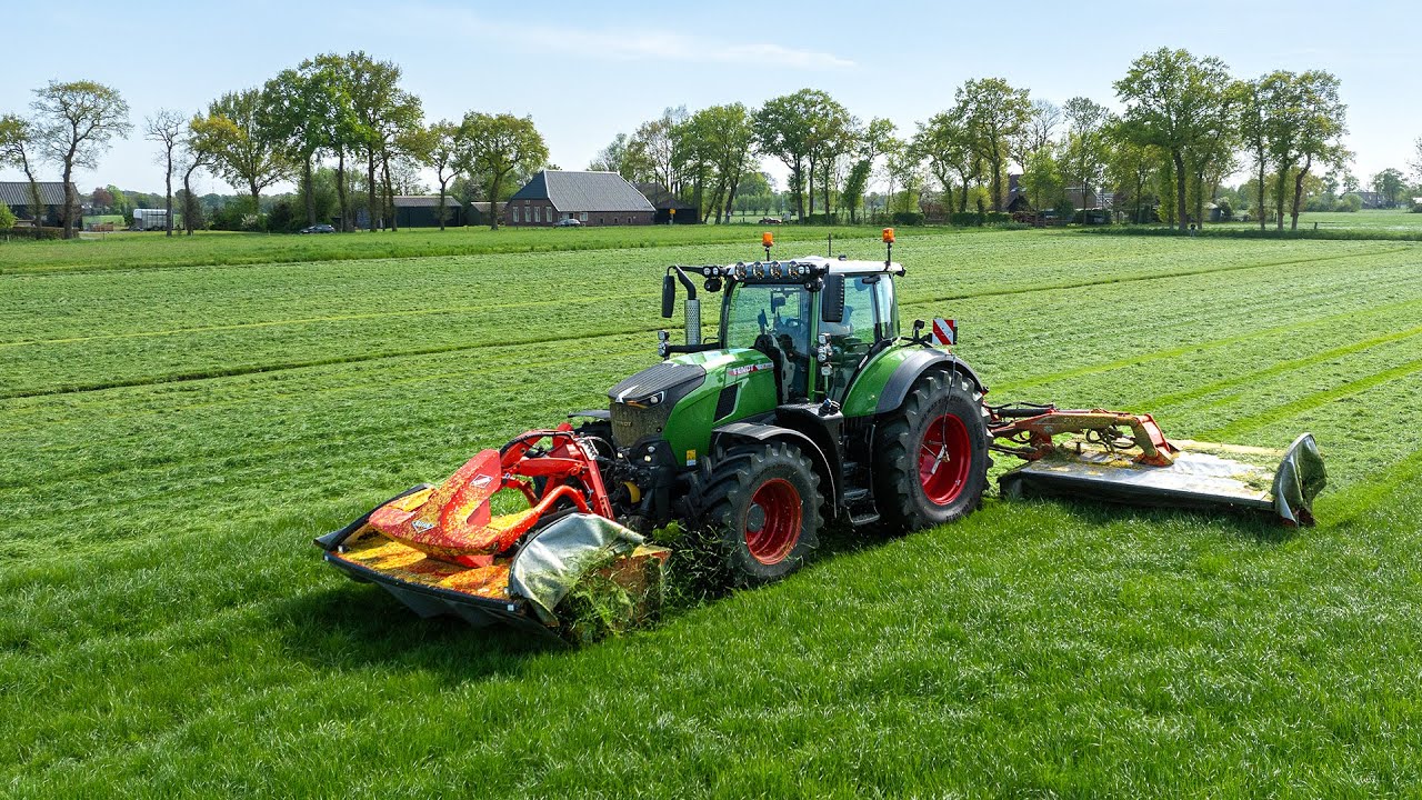 First Cut of Grass | Fendt 728 Vario with Kuhn triplemowers | Visch BV