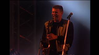 John Farnham sings 2 versions of Help.------------------------------- Introduces his band. Upscale