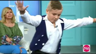 Τα δάκρυα της Ζήνας Κουτσελίνη ενώ ο μικρός Μάριος χορεύει το ζεϊμπέκικο του Γιώργου Καραϊβάζ