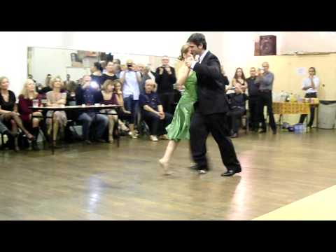 Démo tango et milonga par Asier et Amelia.AVI
