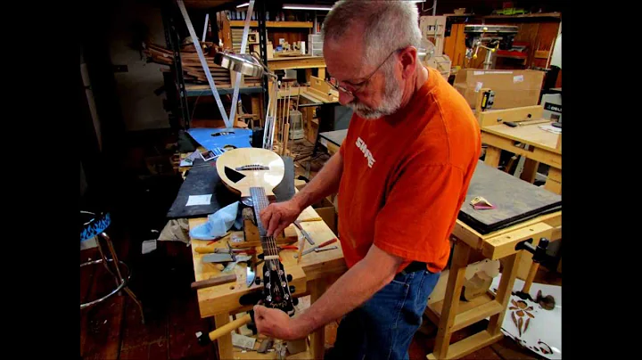 Building of a Goutar-A guitar built from a gourd-G...
