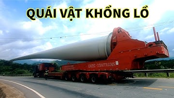 Cận cảnh xe vận chuyển cánh quạt điện gió siêu dài siêu to khổng lồ đi qua quốc lộ 14
