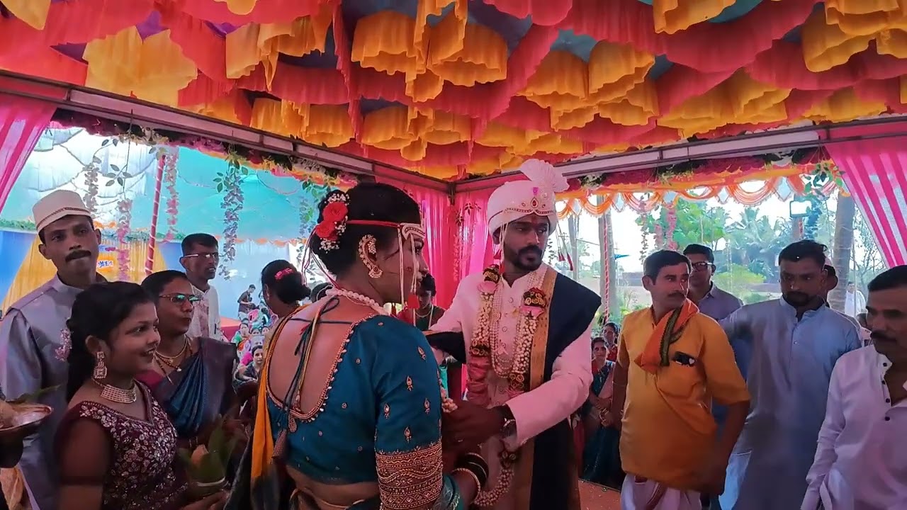 देवगडला🥭गेलो भावाच्या लग्नाला🌴 || कोकणातला पारंपारीक विवाह सोहळा🕺💃💐