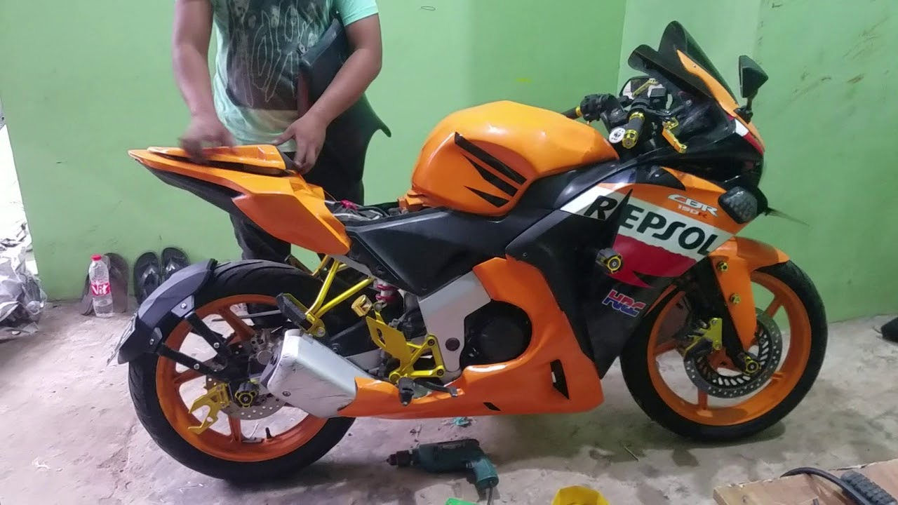 Pemasangan Buntut Kustoms Cbr 250 Rr Ke Cbr Cbu Thailand YouTube