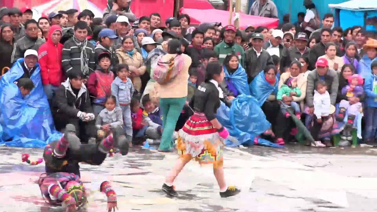 FIESTA DE LOS GALAS EN HUANCAVELICA COMPETENCIA DE MUJERES 2015