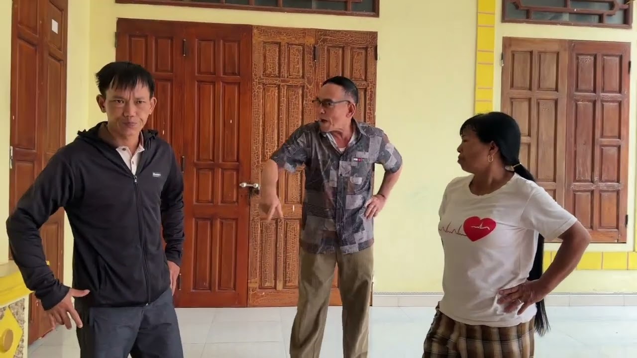 Mụ Liên Trách Hảo Sao Cả Nhà Lên Nhà Trang Mà Không Cho Mụ Liên Đi Với 