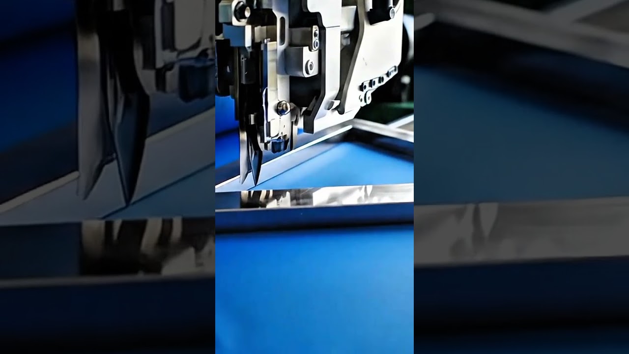 Automatic umbrella fabric cutting machine