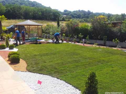 Giardino con ciottoli youtube Aiuole con sassi colorati
