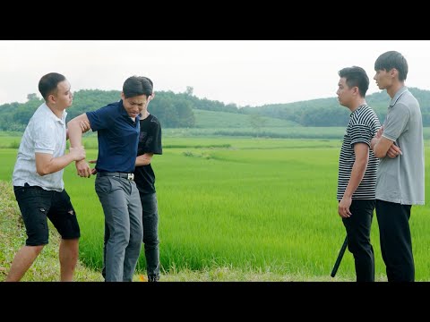 Video Vợ Giám Đốc Về Quê Đánh Ghen, Tạt Nước Sôi Vào Anh Thợ... - youtube