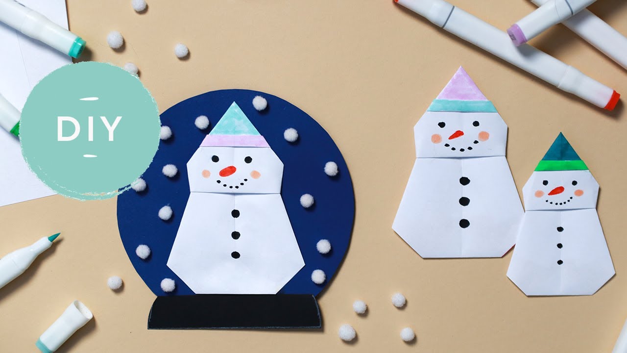 Stap voor stap een origami sneeuwpop vouwen (en hoe je er een sneeuwbol