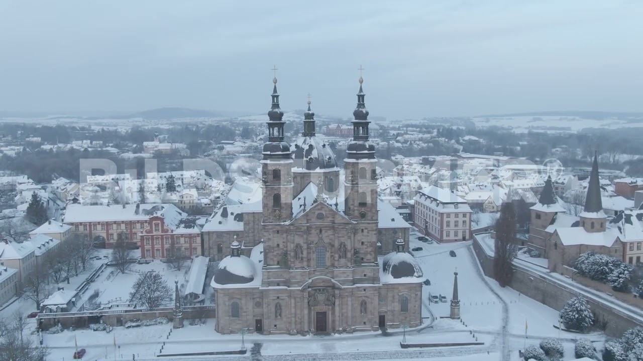Fulda im Winter - Teil 2 (Frauenberg, Kloster, Dom, Schloss) - Stockfootage Luftaufnahmen Aerial 4K