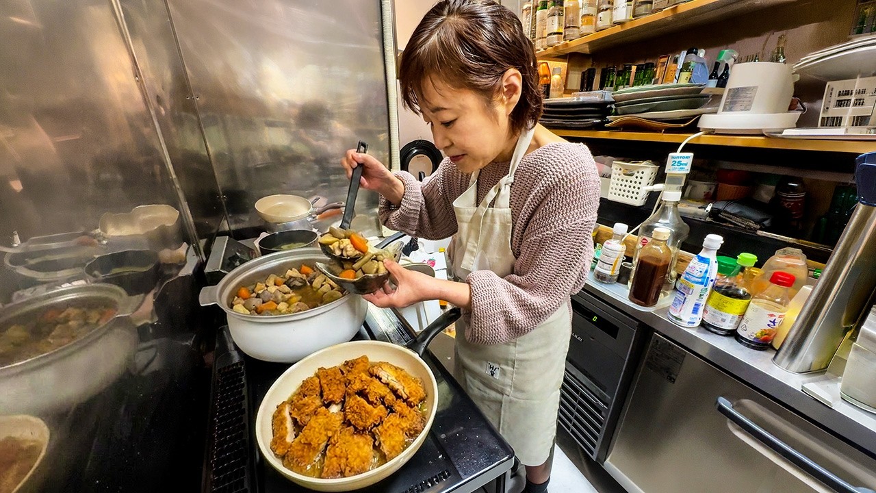 Sorry No More Room! 55-Year-Old Mom Runs This Tiny 7-Seat Izakaya Alone