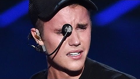 Justin Bieber Breaks Down In Tears MTV VMAs 2015
