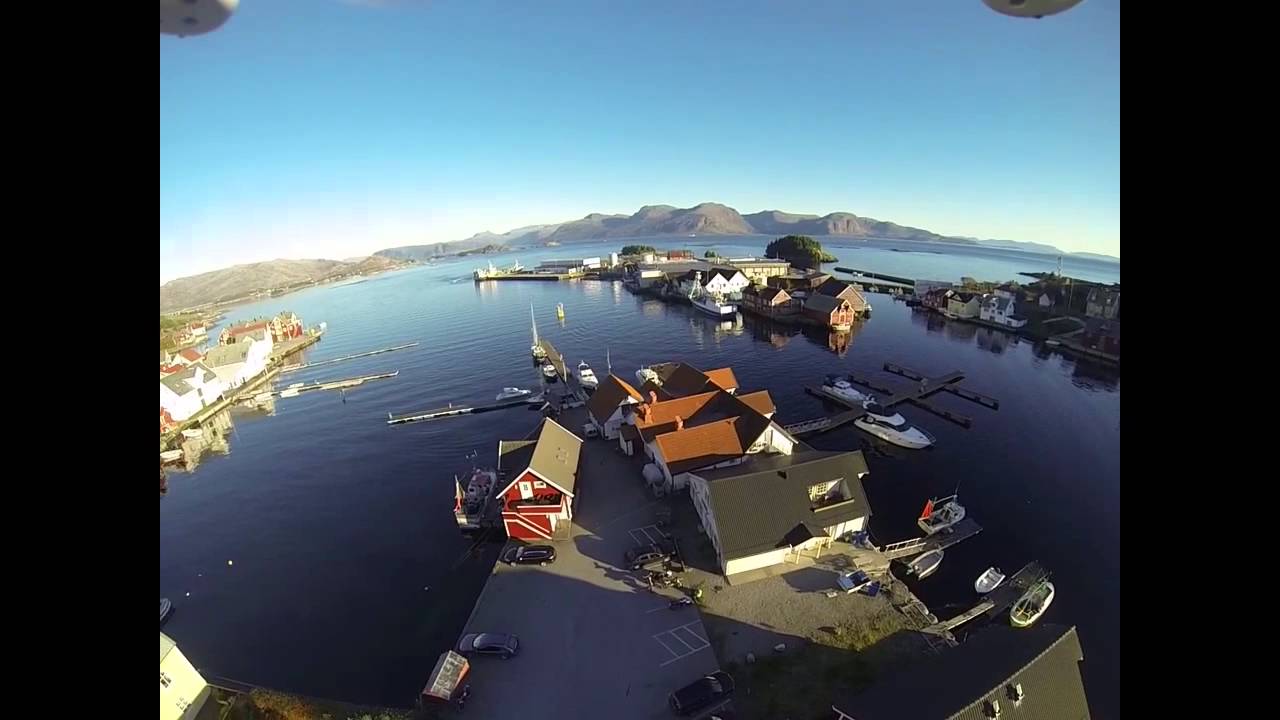 Kalvåg havn i fugleperspektiv