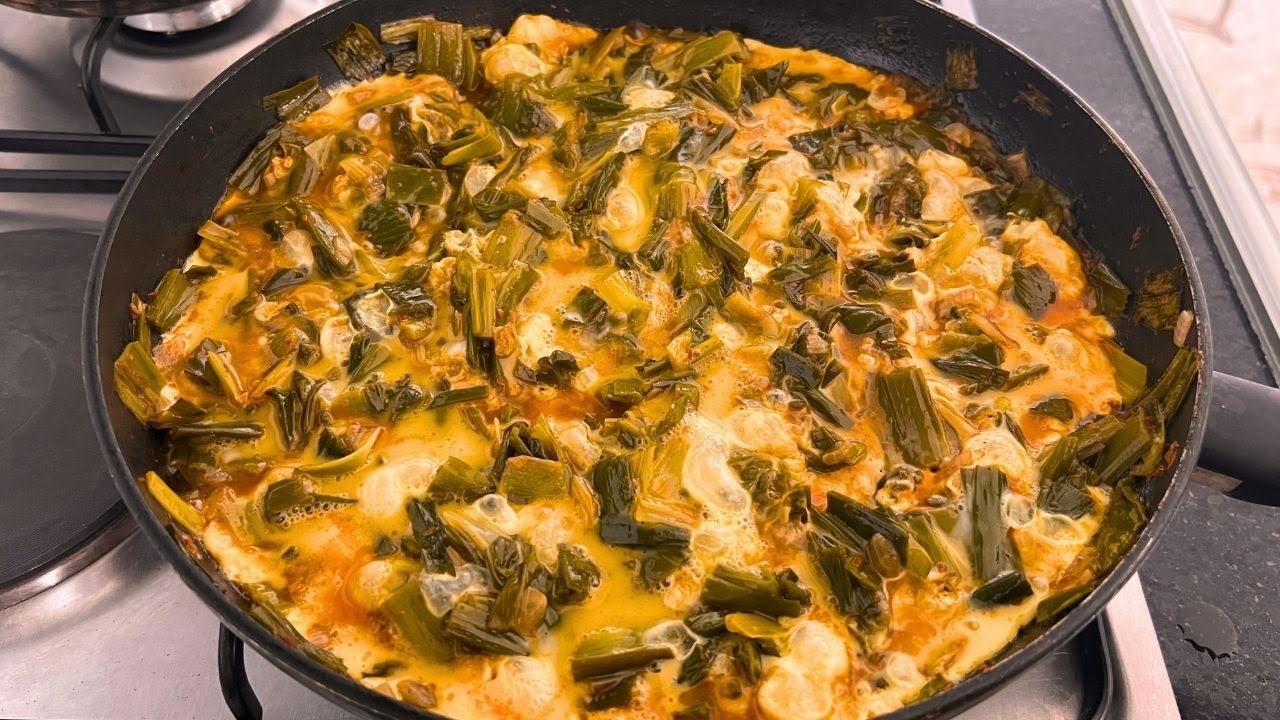 Çok Lezzetli Çiriş otu Kavurması Tarifi – Pratik Yumurtalı Kahvaltı Tarifleri Çok Lezzetli Çiriş otu Kavurması Tarifi – Pratik Yumurtalı Kahvaltı Tarifleri