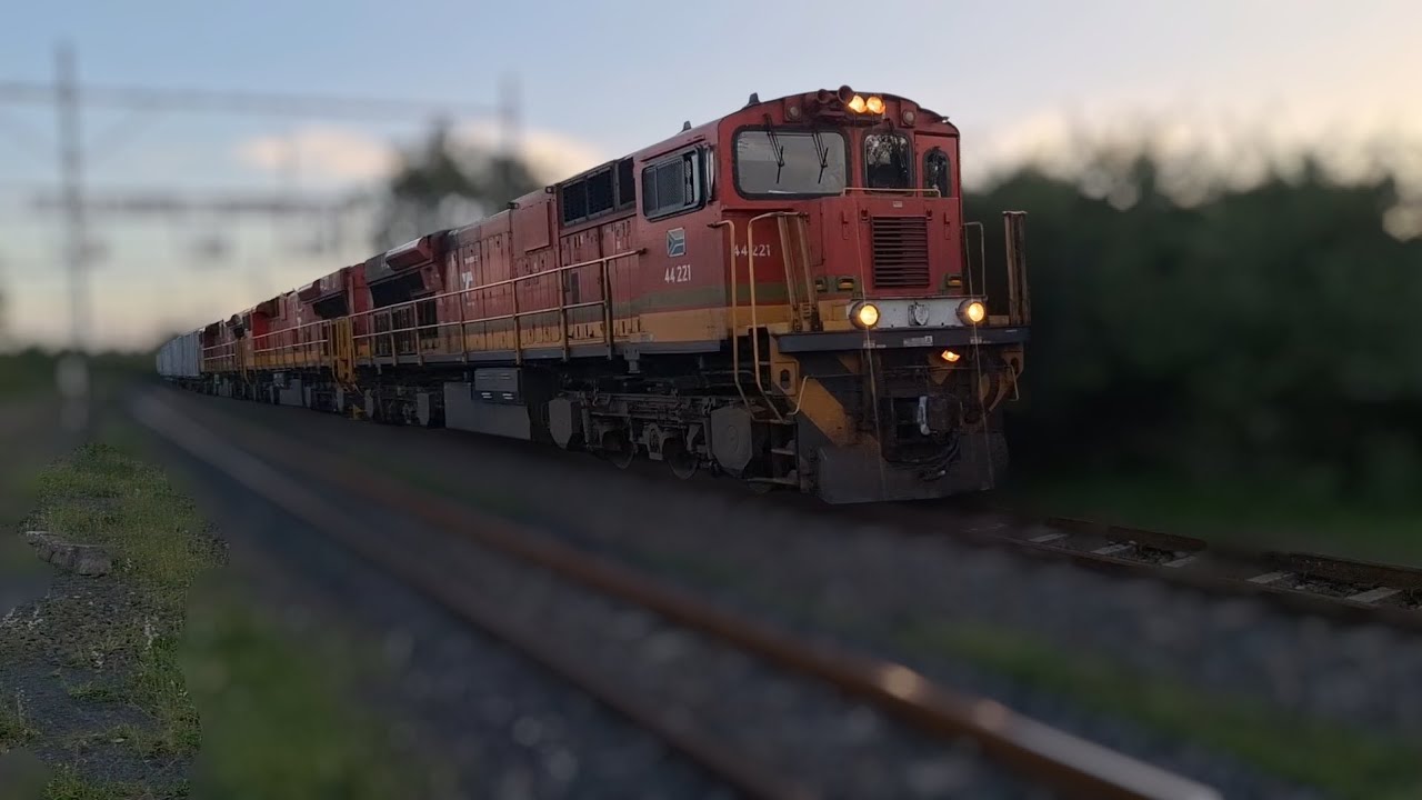 Transnet 44GEs With Containers For Zimbabwe 