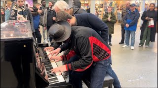 The Boogie Woogie Jedi’s Duel at the Public Piano