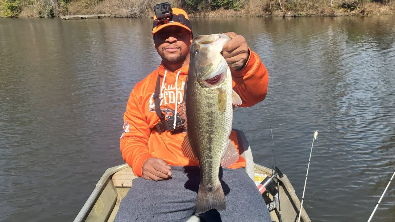 Catching Bass An Talking Trash!! Prespawn Bass Fishing!! 2025