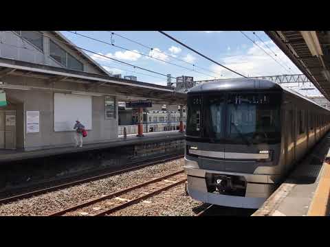 東京メトロ13000系13102F編成(千住検車区)。