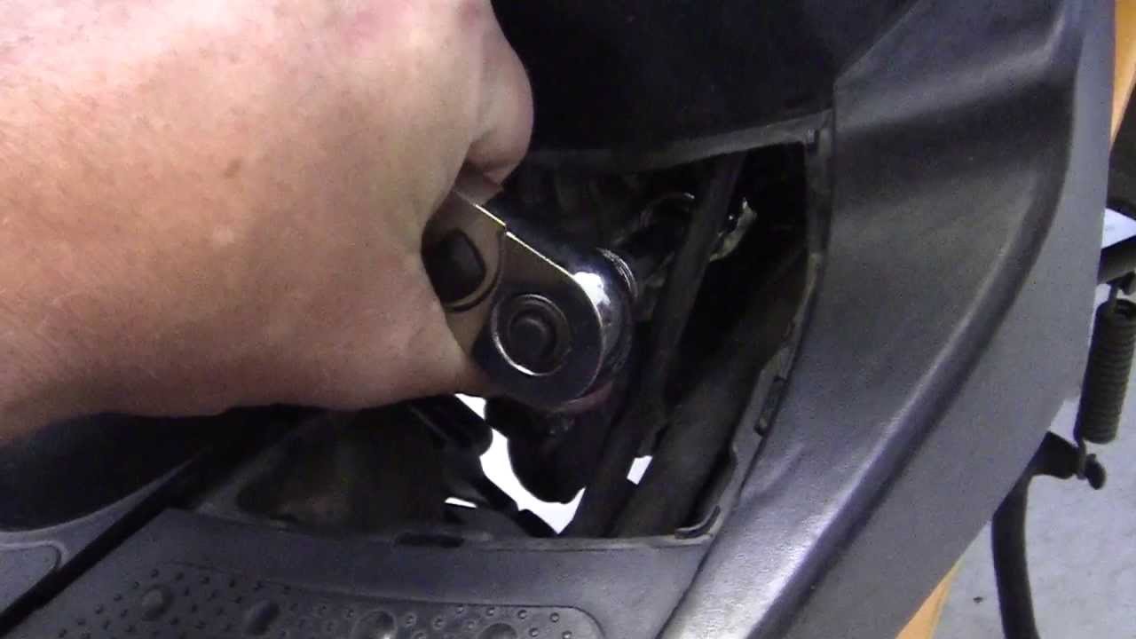 How to replace Honda Ruckus SPARK PLUGG, with a new one.. YouTube