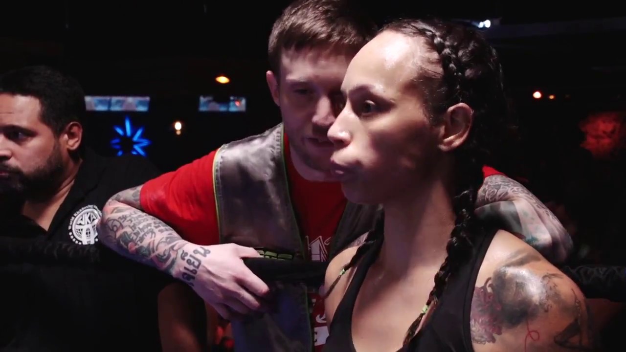 Carmen (Kings Thai Boxing) vs Akilah (Baan Muay Thai) 8/19/16