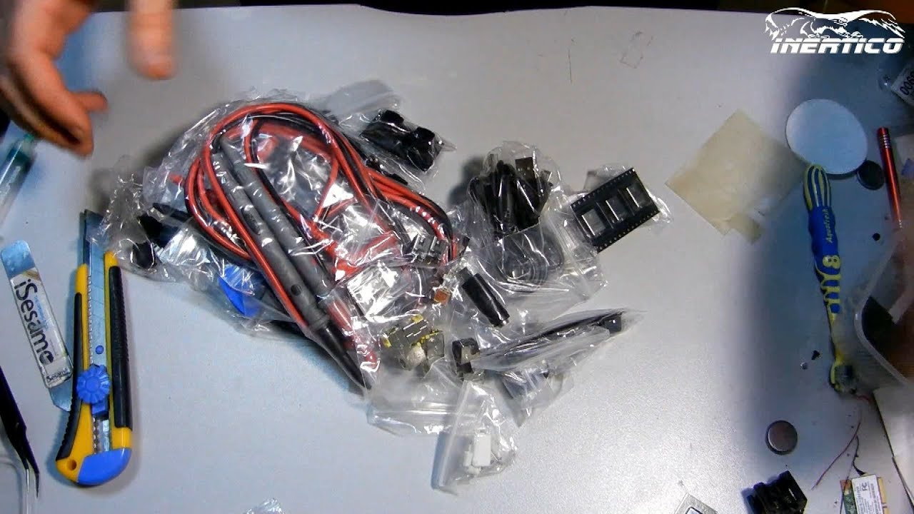 Много разъемов питания и другая мелочевка из Китая