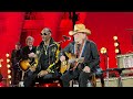 Snoop Dogg and Willie Nelson sing "Roll Me Up"