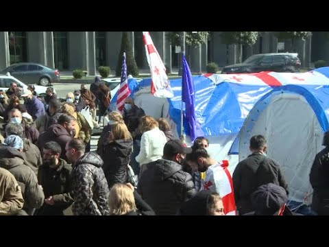 დედაქალაქის მთავარ გამზირს კარვები ყოველდღიურად ემატება