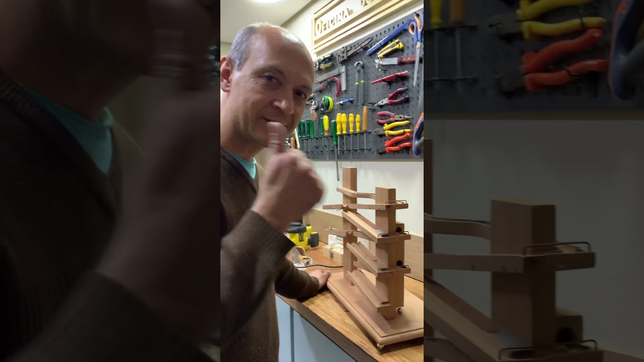 Relógio de bolinhas em madeira