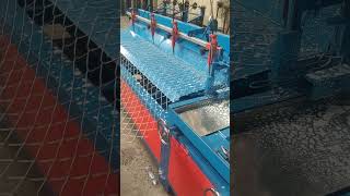 Who does the automatic chain link fence machine work | wire mesh fence install in China