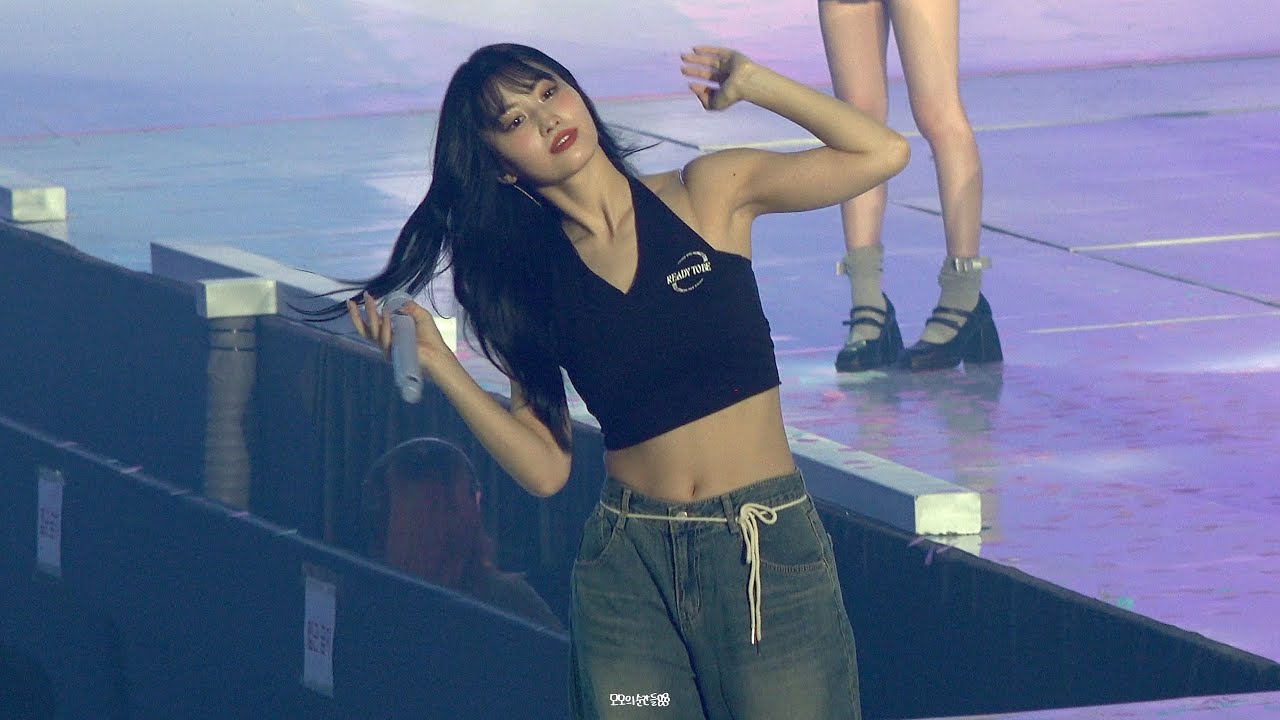 230415 Ready to be Twice Concert 앵콜 우아하게 트와이스 모모 직캠 like ooh ahh momo fancam