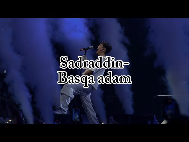 БДСМ иесімен құлдықта Порно әйелдер өздерін жалайды