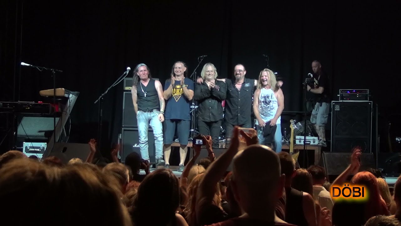 B52  :Tele van a város szerelemmel