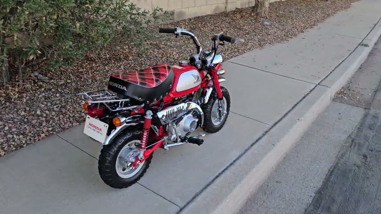 Red/Silver Monkey walkaround