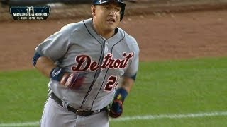DET@NYY: Miggy fouls ball off knee, hits tying homer