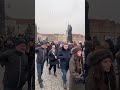 Hlava na hlavě. Adventní Prahou proudí turisté jako řeka, přijede jich až 750 tisíc